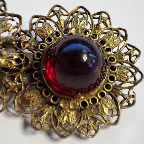 Dark Deep Red Triple Glass Dome Prong Set Brooch Brass Tone Filigree Vintage - Picture 10 of 11